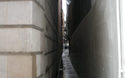 London’s skinniest alleyway